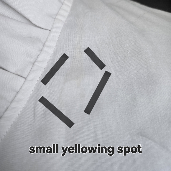 Chic White Ruffled Blouse - Picture 10 of 11